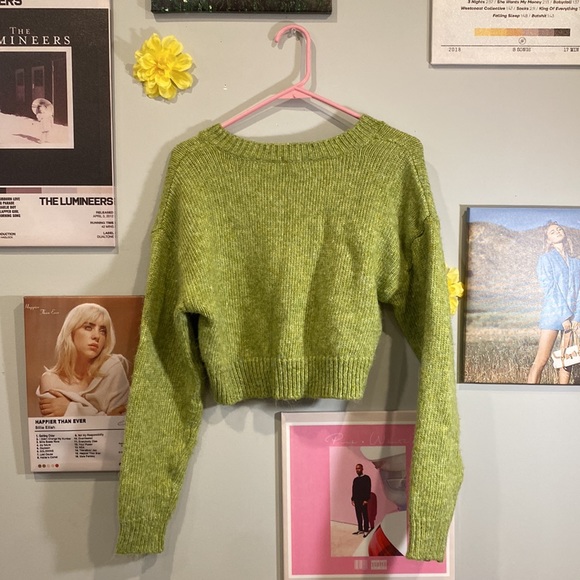 Grass green knitted v neck cropped sweater from GARAGE. Size - XS :) - Picture 2 of 4